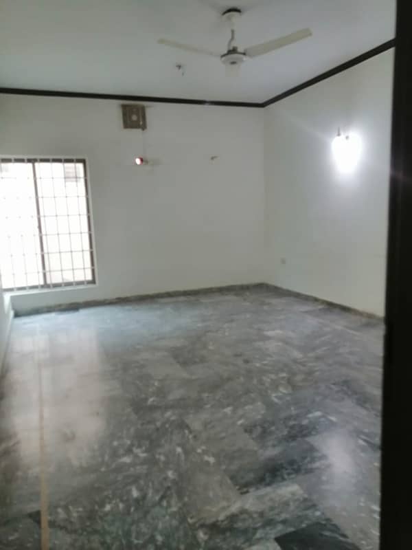 Beautiful 1 Kanal Upper Portion For Rent In Johar Town ALLAH Ho Chowk 6