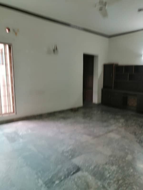 Beautiful 1 Kanal Upper Portion For Rent In Johar Town ALLAH Ho Chowk 16