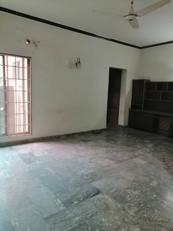 Beautiful 1 Kanal Upper Portion For Rent In Johar Town ALLAH Ho Chowk 17