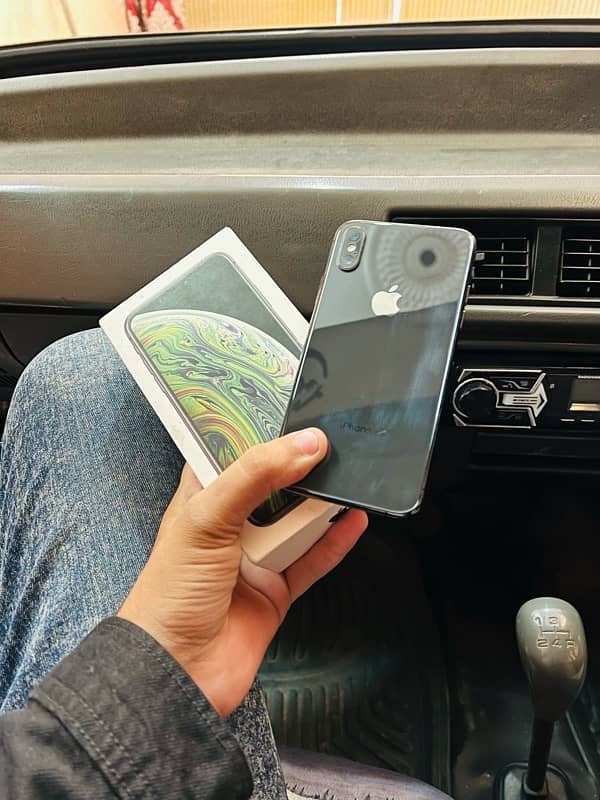 iphone xs 256gb pta approved with box 5