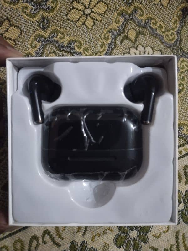 i airbuds new condition with box new 3