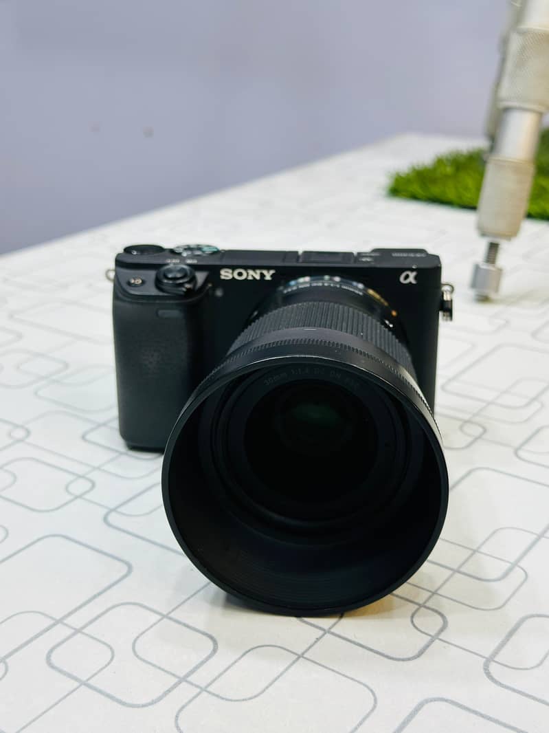 sony camera Model 6400 with lens 0