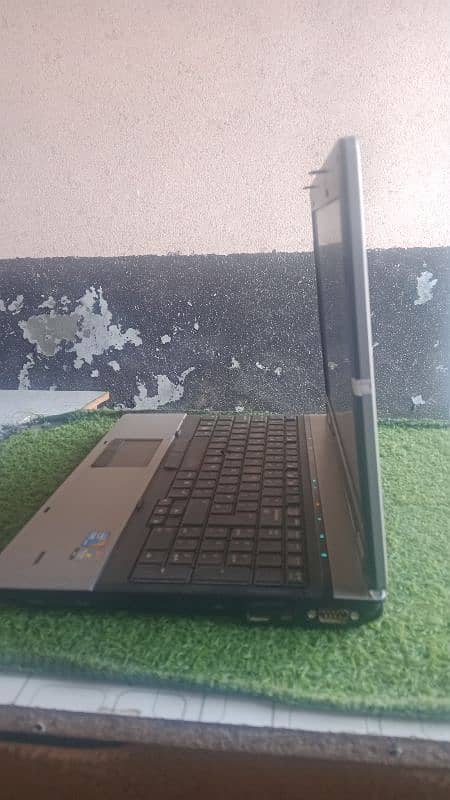 Laptop ram 4gb storage 230 battery timing 3hr only 1 month used 1