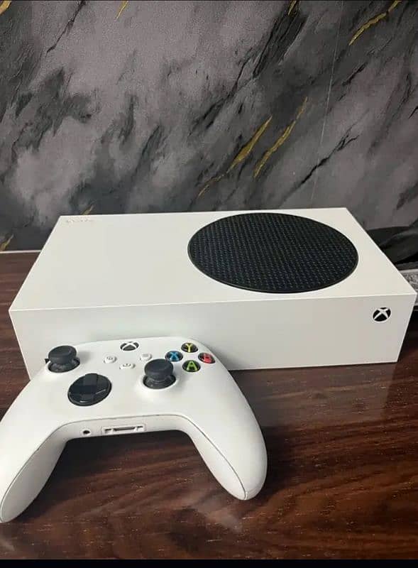 Xbox series s 512 gb in excellent condition just like new. 2