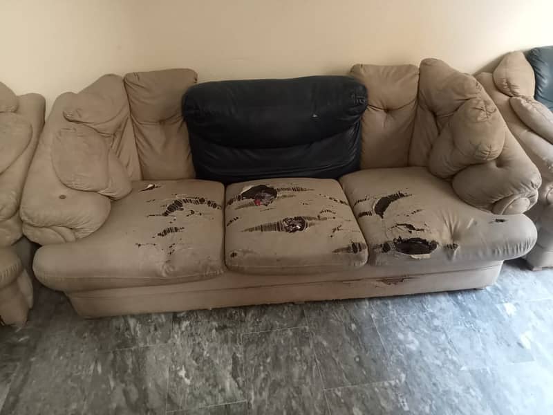 5 seater Leather sofa and 1 Table for sale 1