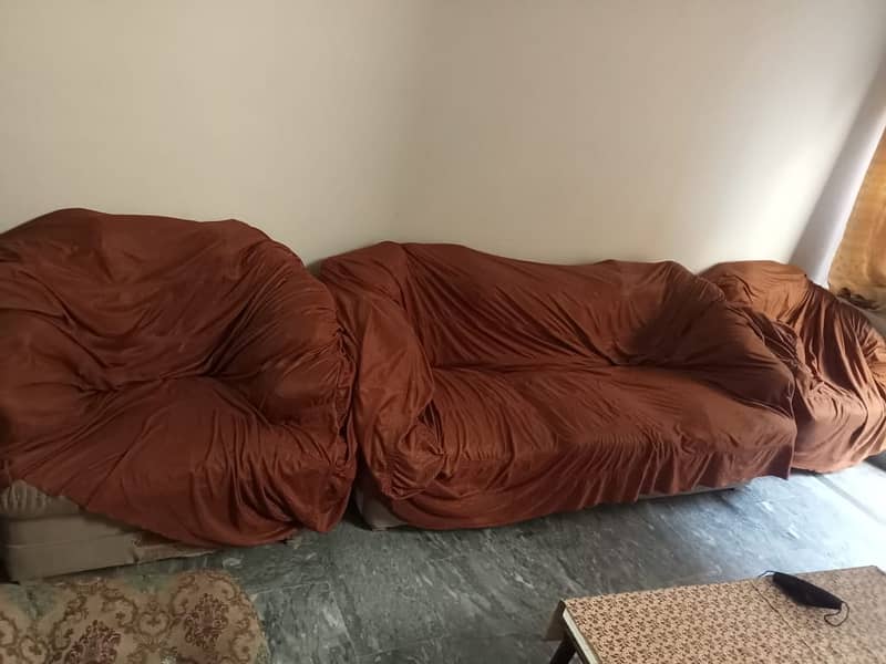 5 seater Leather sofa and 1 Table for sale 7