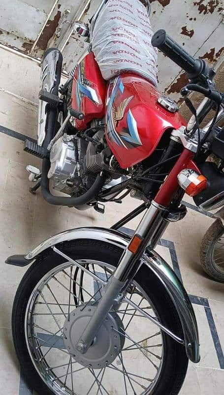 I am selling Honda 125 2024 5