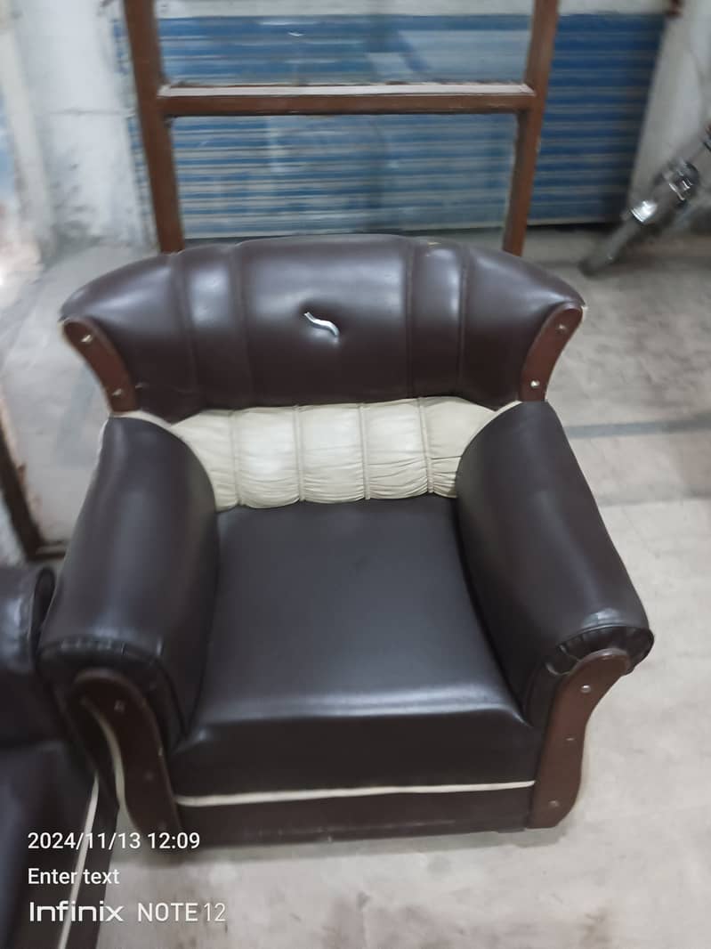 Sofa set office sofa achi halat me he 5seatr leather sofa he office ka 3