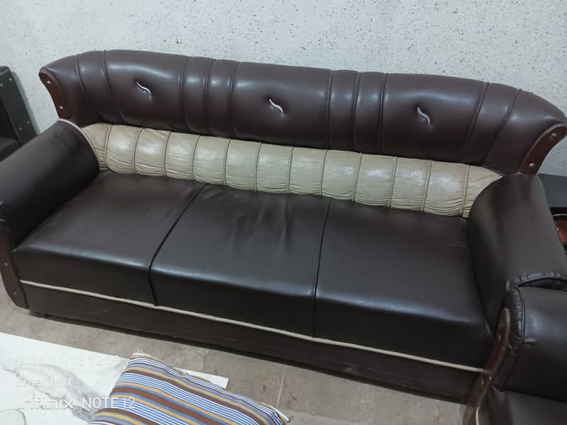 Sofa set office sofa achi halat me he 5seatr leather sofa he office ka 5