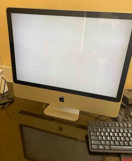 Apple I mac 2009 10/9 condition (price is negotiable) 1