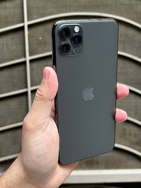 iphone 11 Pro Max LLA 1