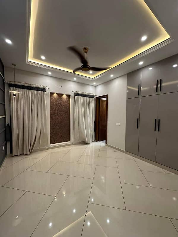 2ND FLOOR HALL 8 MARLAS FOR RENT OPPOSITE GRAND JAMIA MASJID SECTOR C BAHRIA TOWN LAHORE 27