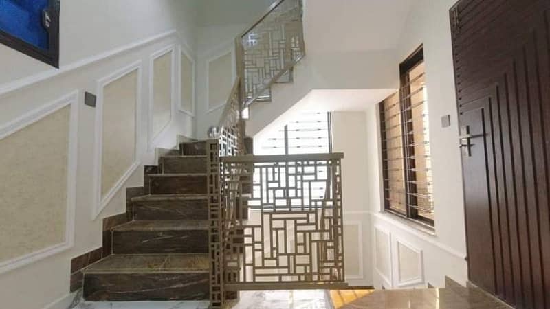 BRAND NEW 10 MARLAS HOUSE AVAILABLE FOR SALE SECTOR B BLOCK GHULBAHAR BAHRIA TOWN LAHORE 5