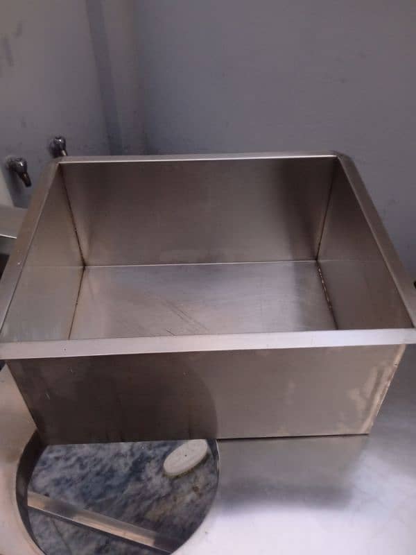 fry machine 16 litre . breading table . dishwasher Singh 15