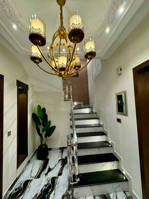 BRAND NEW 10 MARLAS HOUSE AVAILABLE FOR SALE SECTOR C BLOCK JASMINE BAHRIA TOWN LAHORE 5