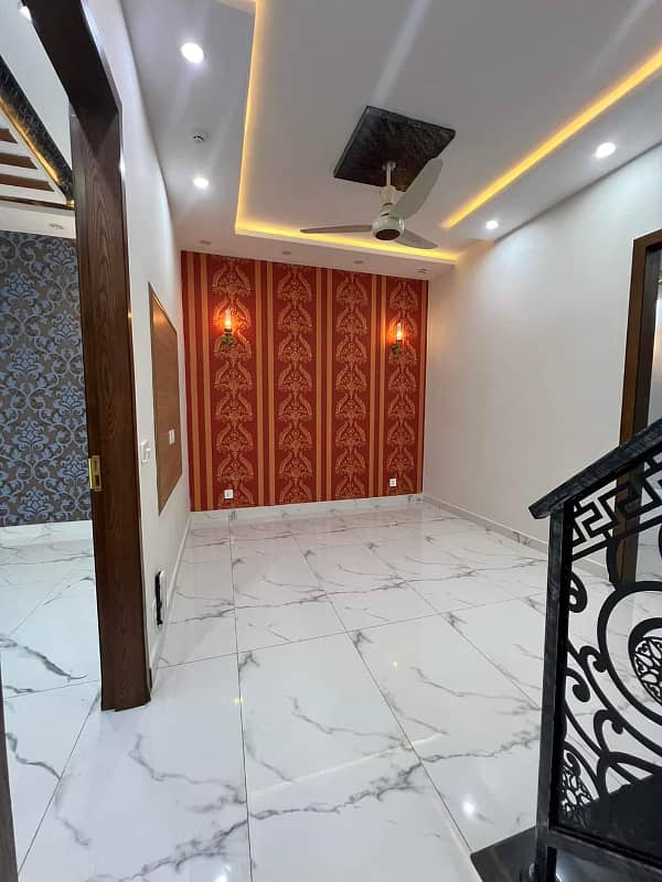 BRAND NEW 10 MARLA HOUSE AVALIABLE FOR RENT SECTOR B BLOCK TAKBEER SHAHEEN BAHRIA TOWN LAHORE 7