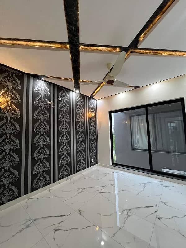 BRAND NEW 10 MARLA HOUSE AVALIABLE FOR RENT SECTOR B BLOCK TAKBEER SHAHEEN BAHRIA TOWN LAHORE 11