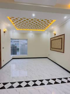 BRAND NEW 5 MARLA HOUSE AVALIABLE FOR RENT SECTOR E BLOCK RAFI JINNAH NISHTER BAHRIA TOWN LAHORE