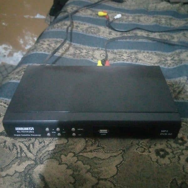 Dish Antennas with digital satellite receiver box 3