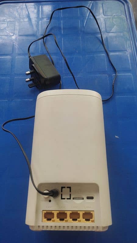 ZLT X21 4g+ and 5g SIM router 1