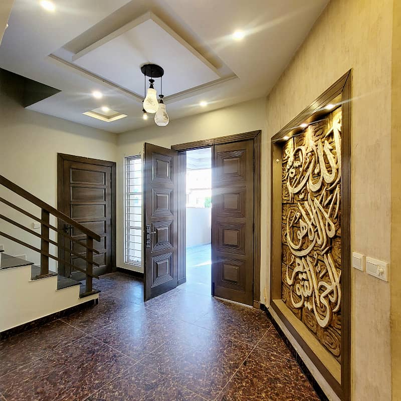 10 Marla Beautiful House Available In Phase 3 Bahria Town 1