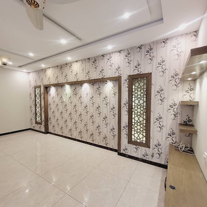 10 Marla Beautiful House Available In Phase 3 Bahria Town 14