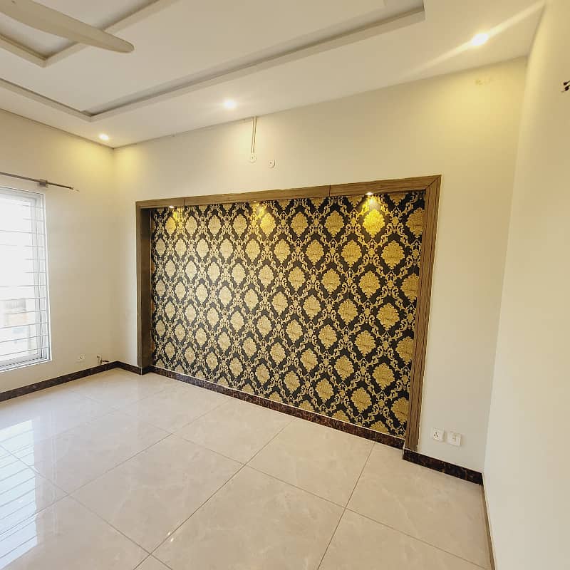 10 Marla Beautiful House Available In Phase 3 Bahria Town 16