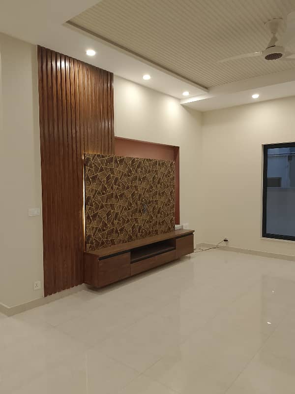 Kanal Luxury Ground Portion Available For Rent 12