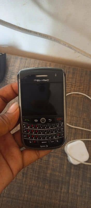 BlackBerry  Tour 9630 1