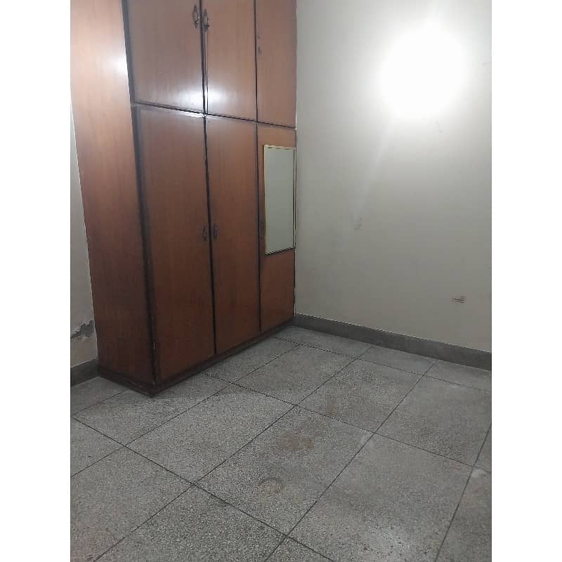 6 Marla Lower Portion Chips Flooring For Rent In Saddar Officer'S Colony 0