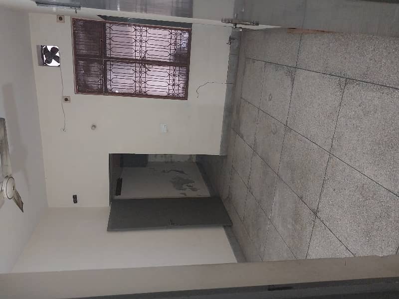 6 Marla Lower Portion Chips Flooring For Rent In Saddar Officer'S Colony 6