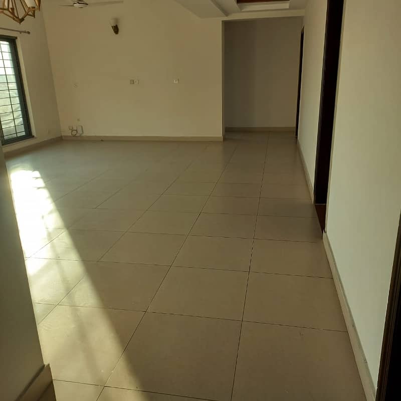 10 Marla Apartment 4 Floor For Rent 110k Rent And Ground Floor For Rent 120k Rent 6