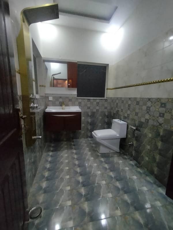 1 KANAL OUT CLASS UPPER PORTION FOR RENT PRIME LOCATION IN GATED COMMUNITY NEAR AIRPORT ROAD 1