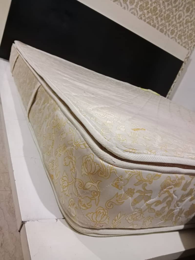 Spring Mattress like a new Mattress and Diamond  brand 3