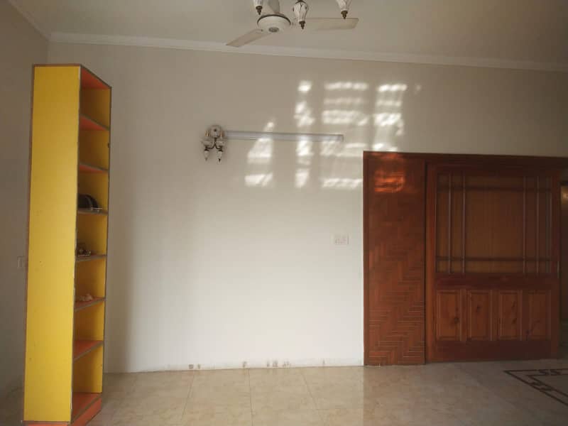 22 Marla Upper Portion 3 Bed Tv Lounge Separate Gate Available In DHA Phase 1 Near J Block Club 12