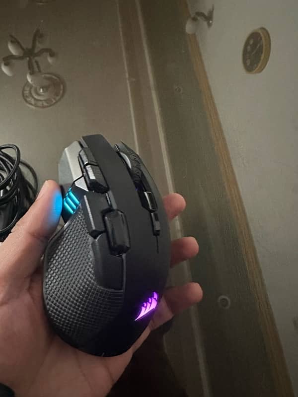 CORSAIR IRONCLAW RGB MOUSE 4