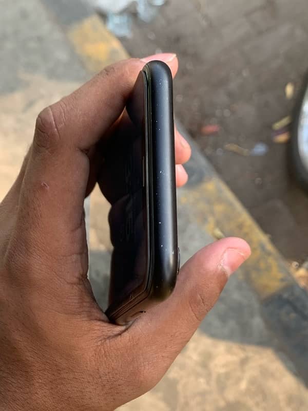 IPhone XR 64GB NON PTA (JV) 4