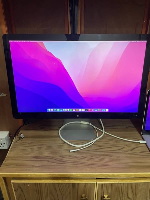 Apple Thunderbolt Display 27 inch 2K Best For Colour Grading 1