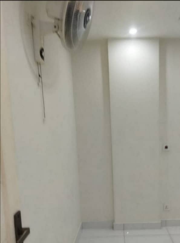 1 BAD NON FURNISHED APARTMENT FOR RENT IN SECTOR D BAHRIA TOWN 8