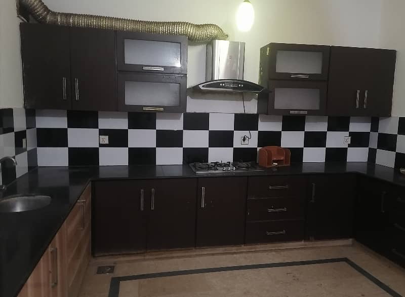 1 KANAL UPPER PORTION FOR RENT IN SECTOR A BABAR BLOCK BAHRIA TOWN 8