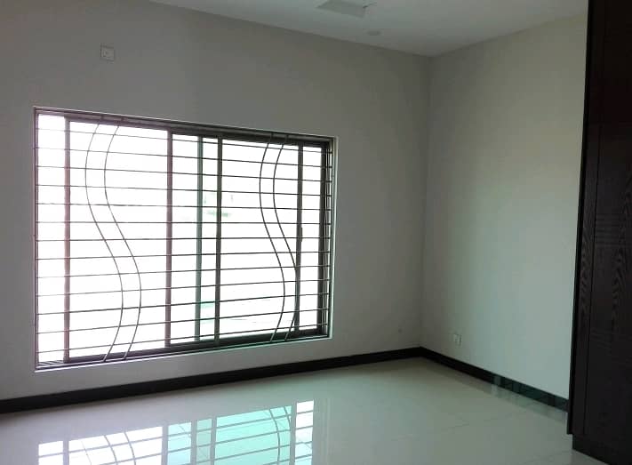 1 Kanal Upper Portion Up For Rent In F-10/3 0