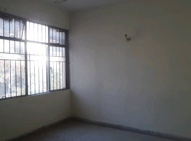 Prime Location 1100 Square Feet Flat In G-10 Of Islamabad Is Available For rent 2