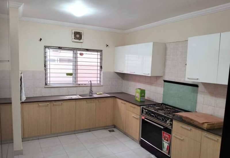 Precinct 10A Villa For Rent 8