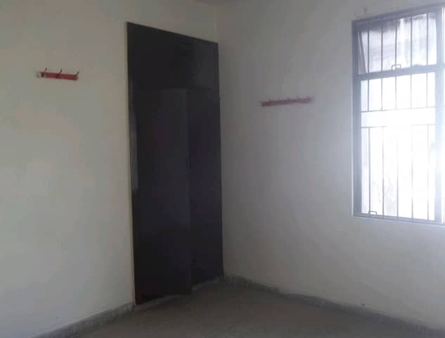 Unoccupied Flat Of 400 Square Feet Is Available For Rent In G-10 3