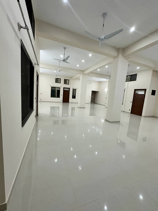 Prime 3000 Sqft Commercial Hall / Office Space In Ghauri Town Phase-3 4