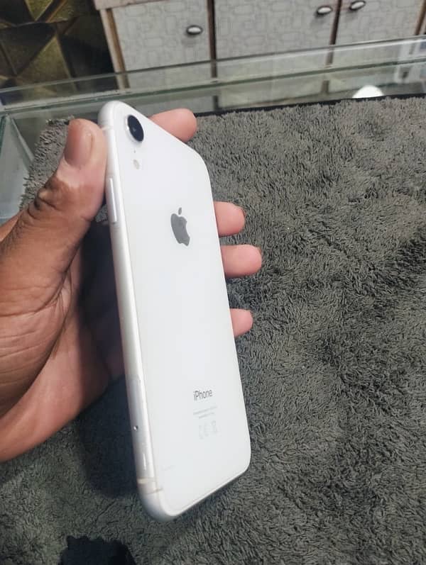 IPHONE XR 4