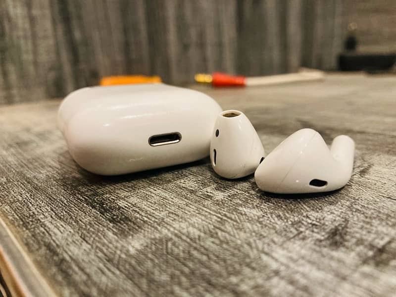 Original Apple Aipods 2nd generation 4