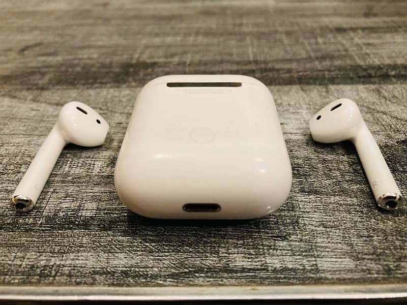 Original Apple Aipods 2nd generation 5