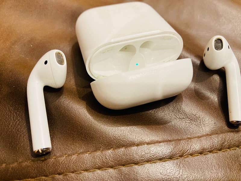 Original Apple Aipods 2nd generation 6