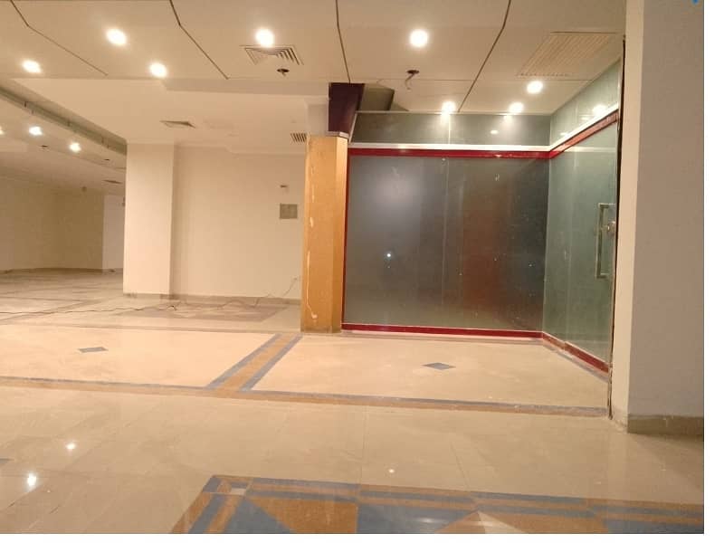 Investment Corridor And Builders Proudly Offer Area 1200 Square Feet Corporate Office Available For Rent in Main Boulevard Road Gulberg 3 Lahore 6